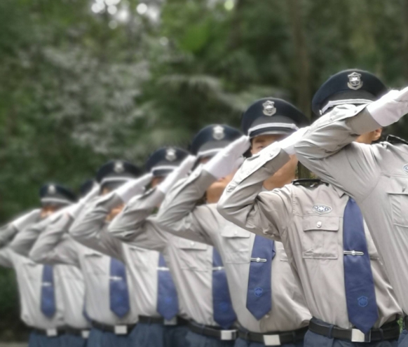 物業(yè)保安是物業(yè)管理中維護小區(qū)、商業(yè)綜合體、寫字樓等場所公共安全和秩序的重要力量